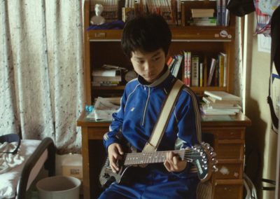 Kanto plays guitar.